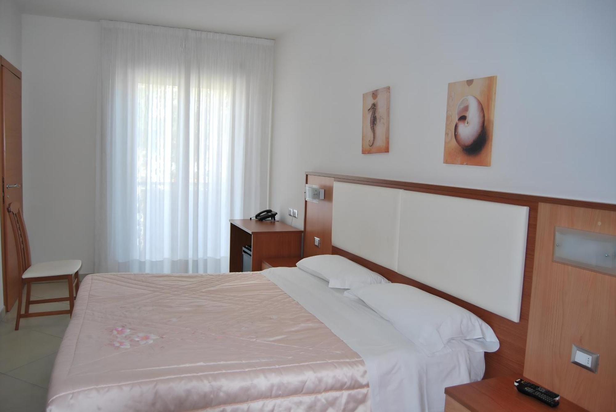 Eu Ropa Hotel 内雷托 外观 照片