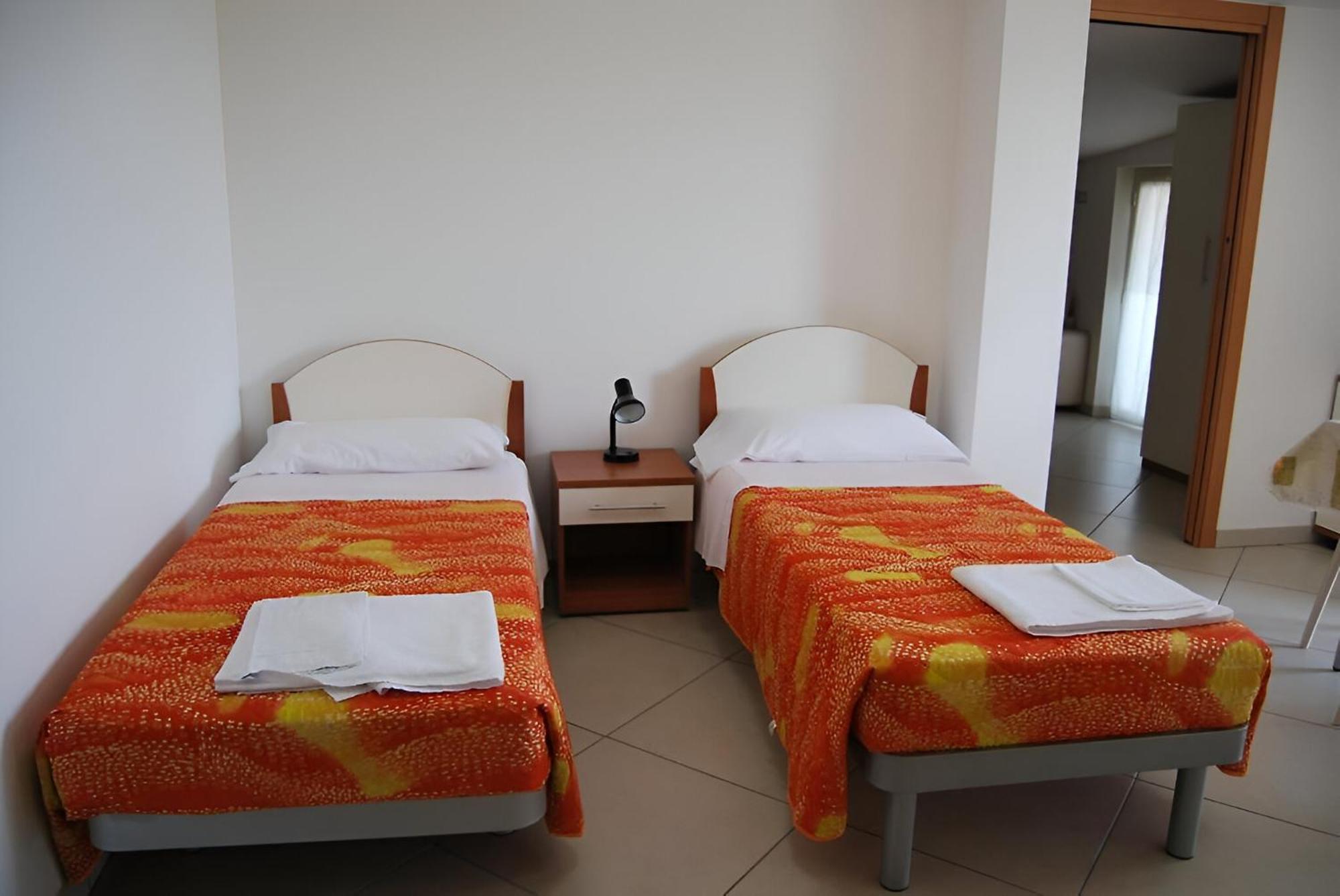 Eu Ropa Hotel 内雷托 外观 照片